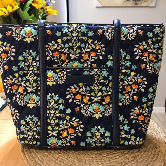 Vera Bradley Handbags - Vera Bradley Chandelier Floral Tote-EUC